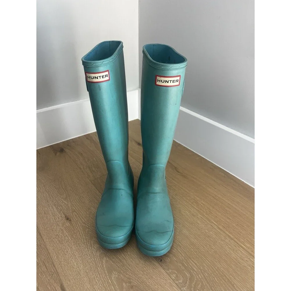 Hunter: Original Tall Teal Blue Rain Boots w/ Knit Fleece Boot Socks (L): Size 6
